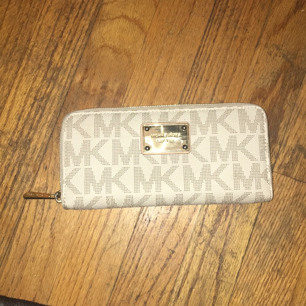 Michaels kors zip around wallet